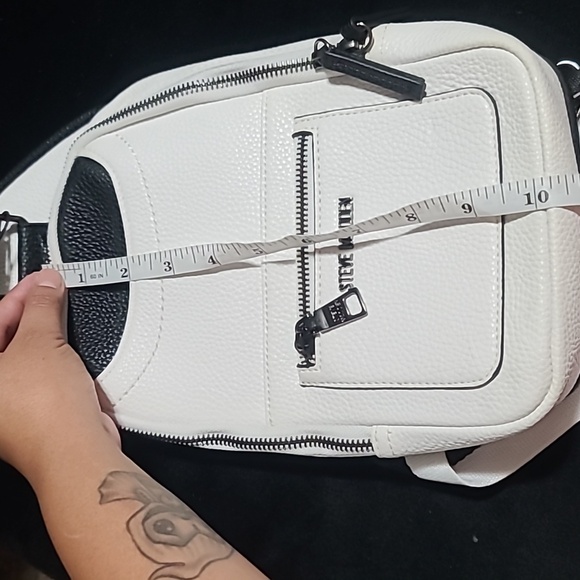 Steve Madden Sling backpack - Picture 7 of 9